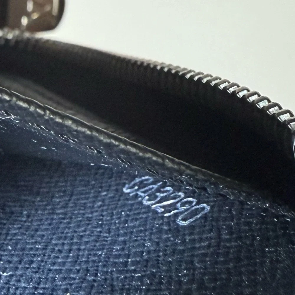 Louis Vuitton Taiga Leather Zippy Organizer